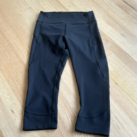 Authentic Lululemon cropped leggings - Picture 1 of 2